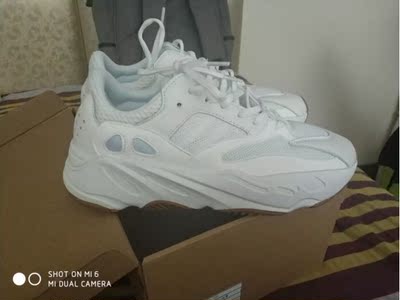 这款式的鞋穿着很舒服,尺码标准走路脚不疼,正品还是正品好,而且客服服务态度好 这款式的鞋穿着很舒服,尺码标准走路脚不疼,正品还是正品好,而且客服服务态度好