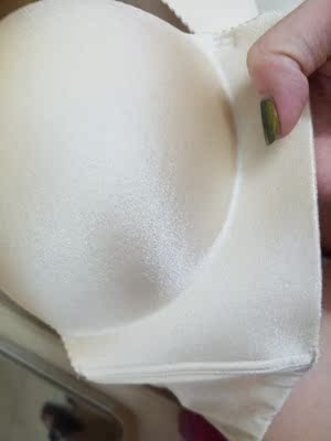 宝贝收到了,试穿下,面料很舒适,聚拢效果也很好,忍不住晒下图,看中的姐妹们不需要犹豫 宝贝收到了,试穿下,面料很舒适,聚拢效果也很好,忍不住晒下图,看中的姐妹们不需要犹豫