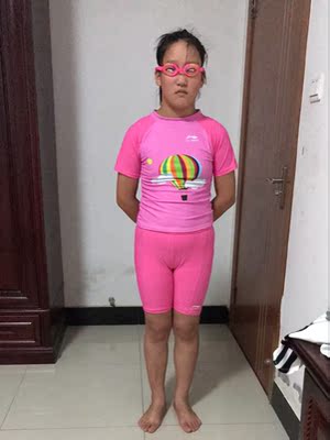 刚收到就试，挺好的，穿起来美美哒，美中不足就是有点小，可能是女儿胖了点，总的来说，质量不错。