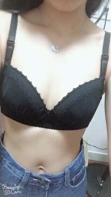 虽然是无钢圈的内衣，穿上也是很聚拢，瞬间从a杯升到了b杯，面料也是很软的那种穿上特别舒服就跟没有穿内衣一样，值得种草！喜欢的美眉的赶紧入手吧！