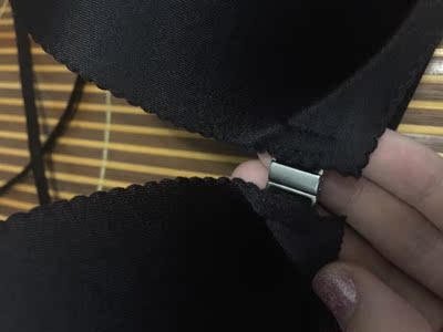 质感非常好，滑滑的，不压胸，罩杯尺码标准，不勒。无痕，后背很美配露背衣穿。继续关注你家内衣。