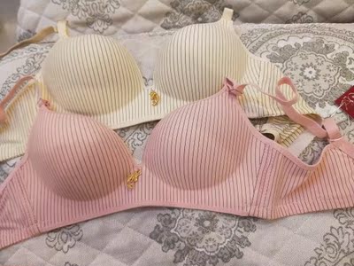 宝贝摸起来很舒服，颜色也没有色差，价格便宜，超值的一次购物！