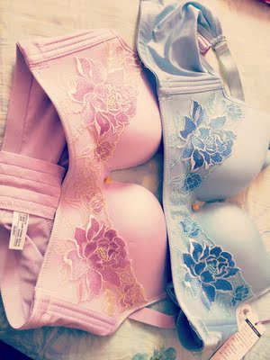 衣服质量很好，聚拢效果也不错，值得推荐