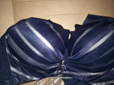 宝贝已收到，这次是帮同事买的，没有色差，不掉色