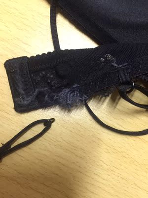 不知道怎么形容，我不该为了好评返现然后早早的收获，后悔，内衣穿了一次然后带子就彻底坏了，找客服，客服一直说不给退，质量问题还不给退？后来换了个客服说可以商量，让我自己去修，新内衣就要修，很烦，修回来找她又一直不回，到晚上才回，购物体验可以说是零分了，不知道是我运气不好还是怎么回事，反正挺难受的，最后给了我8元修理费。我真的不给差评，但是这个我真想给