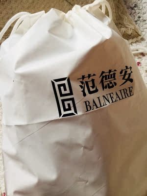 颜色,面料质地非常上档次,又不失小性感,超级舒服。谢谢店家送的沙滩罩衫。 颜色,面料质地非常上档次,又不失小性感,超级舒服。谢谢店家送的沙滩罩衫。