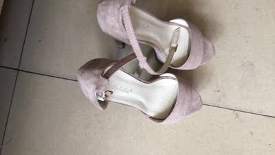 减肥不能穿，鞋太瘦，擂的脚疼