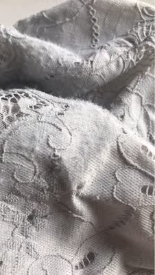 起球不是一般的严重，我一次买了俩，全部起球，不建议大家购买，我从来不给别人差评，第一次差评，开淘宝的不容易，我理解，可是你必须买质量好的东西，这家我是不会再买了，更不建议大家买。