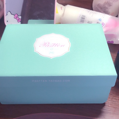 很性感穿上以后挺舒服的，比较轻薄，不热挺适合夏天