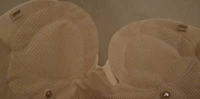 之前拿回来试了一下，可能自己不太会穿，跟期望不一样，希望找到方法了会好一点，可能得多试几次，要是透明侧翼有单独卖就好了，这样就不怕多试几次了，毕竟胶会越来越没有粘性，还有，物流真的特别慢，最先买的这个最后到，其他的都还好