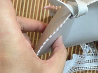 为了要买美背特意找的，觉得后面的塔这样设计很有个性啊，只是拿到手杯有点厚，第一次穿前扣式的有点不习惯