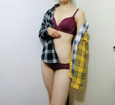 酒红色上剪白而且显白聚拢效果很棒,夏天穿也不热,不是特别厚的那种,没有钢圈减少舒服!都是无痕的设计夏天穿衣服不会尴尬! 酒红色上剪白而且显白聚拢效果很棒,夏天穿也不热,不是特别厚的那种,没有钢圈减少舒服!都是无痕的设计夏天穿衣服不会尴尬!