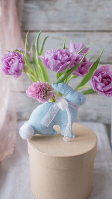 基础款，浅色衣服和蕾丝衣服内搭必备，显胸小，特地量了下，比自己的穿起来小了两厘米，正面很显胸型！大爱，很舒适，希望多一点活动。 很薄很服帖，适合大胸又希望显小的美女呢～～～