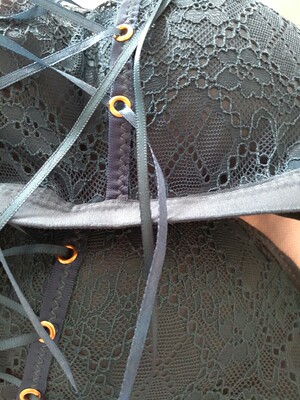 我感觉第二次像买到了质量不好的鞋带,又轻又软颜色浅 我感觉第二次像买到了质量不好的鞋带,又轻又软颜色浅