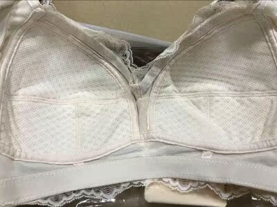 很好看的内衣，而且全罩杯的穿起来也很舒服哦 一直很困扰我的大胸想显小一点，可能是我个人觉得我胸大吧！这款内衣穿起来效果不错，而且无钢圈的还能穿出这个效果，收副乳的效果也很不错，好嗨森。