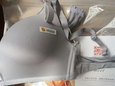 快递很快，客服态度也特别好，内衣也很好看摸起来也很舒服！总而言之，好的嘞！