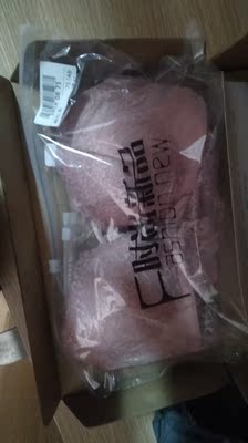 物流快服务态度好很喜欢哦  漂亮  跟我想象的一样  物美价廉哦