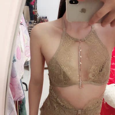 非常好看,买来搭配衣服穿的,质量也是很好的哦。就是我穿着大了。 非常好看,买来搭配衣服穿的,质量也是很好的哦。就是我穿着大了。