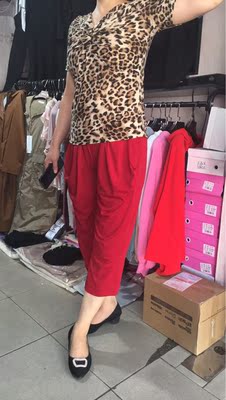 买了一件长袖，觉得很满意，所以又要了一件短袖，面料一样的舒服，版型一样的漂亮！喜欢的不得了！