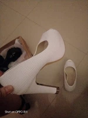 宝贝很满意，应该早就确定收货了，可一直太忙，没看淘宝，也想先穿几天看看，穿上这几天觉得鞋跟好看，高度又是自己喜欢的高度，而已也很便宜，我很喜欢