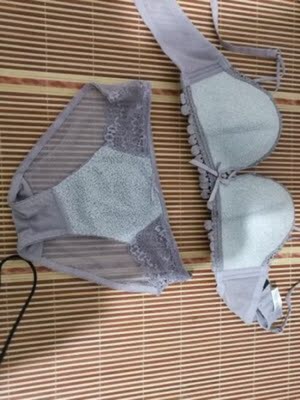 上身的效果可以很好的展现我的身材，非常非常舒服，是我想要的款式，内衣穿上好舒服，就算是单穿也没问题的啦，而且物美价廉，喜欢这种简单又不失女人味的款式，洗过了也不会褪色