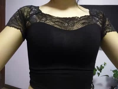 衣服质量还是不错滴，买来配在裙子里很合适！