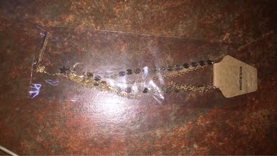 项链长度刚好，两层的装饰链，夏天好搭配。