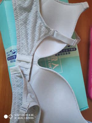 大爱呀，南极人这款胸衣超美的，又舒适，很适合小胸妹子。不足的是包不住副乳好尴尬哈若是三排扣就完美了。