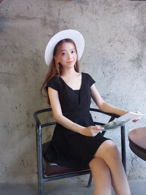 款式洋气不失性感,背后镂空吸睛,聚会趴体必备款,值得入手 款式洋气不失性感,背后镂空吸睛,聚会趴体必备款,值得入手