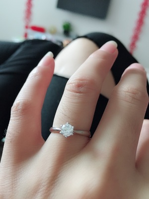 讨论送女友珂兰钻石钻戒怎么样，钻石项链好吗？是大品牌吗？