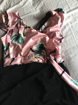 这款衣服真的是不错👍,很显身材的哦,这已经是第二次购买啦 这款衣服真的是不错👍,很显身材的哦,这已经是第二次购买啦