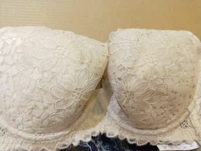 第一次网上买曼妮芬，做工和面料真是没话说，这款是看别人评价图片买的，穿起来很舒服颜色漂亮，买了一堆没有失望，满意好评