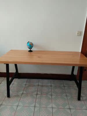 发货速度快,安装很简单,半个小时不到就装好了!桌子很厚很重,给孩子们作为写字桌高度正好! 发货速度快,安装很简单,半个小时不到就装好了!桌子很厚很重,给孩子们作为写字桌高度正好!