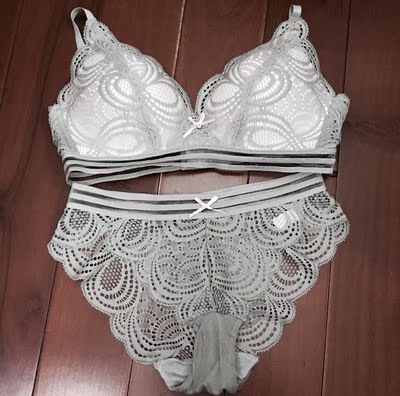 和图片相符，墨绿色很别致，会回购的！