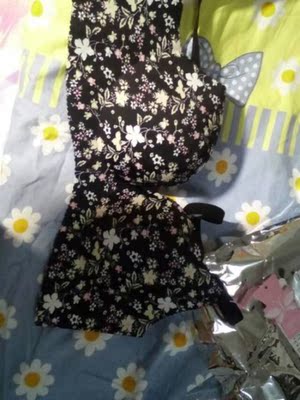 收到洗完就穿身上了，穿了一天，没有钢圈很舒服，不担心太紧勒了。真的是无痕无束缚的感觉，穿上没有束缚感非常舒服。颜色也跟图片没有区别，而且透气不闷。胸型穿上也挺好看，有聚拢效果，质量很好，肩带有弹性还可调长短，不错。