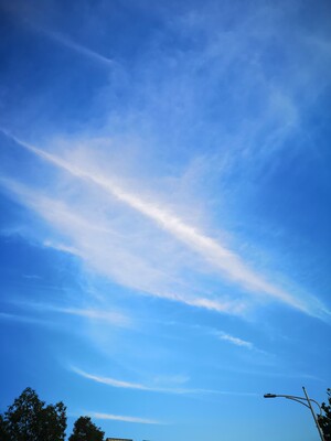 内裤有点过于小？？？ 文胸很薄不露点  超级百搭内裤有点弹性 亮晶晶的 完全 内衣洗过了不褪色 质量也很好啦 要是能自由搭配裤子码子就好了 有点小穿着有点不舒服 总体很满意( &cap;՞ټ՞&cap;)