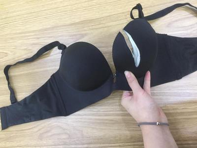 我自己是做微商的,进了挺多的了这款。今天专程拿一件剪开,确实是白色直立棉的。质量方面,客户都很满意,大家放心购买 我自己是做微商的,进了挺多的了这款。今天专程拿一件剪开,确实是白色直立棉的。质量方面,客户都很满意,大家放心购买