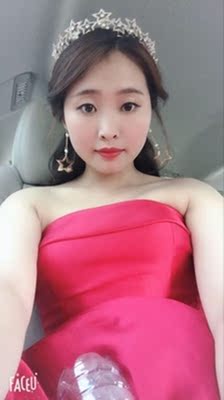 物流速递挺快的，包装隐私，里外两层包装，还有使用说明，很有档次，拿到小试一下，胸贴手感不错，挺软的，粘性很棒，没有任何异味，聚拢效果的确不错，很好用，带着很舒服，显着很丰满哟！非常满意的一次购物。客服也很贴心，发了穿戴视频还有平时一些穿戴小窍门，很用心的店铺，值得推荐