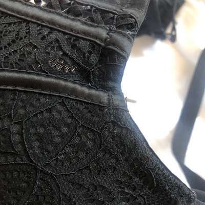 渣渣渣，不知道哪里刷出来那么多好评的，买来第二次穿，钢圈出来了，而且尺码偏小，平常穿这个码子的正好，买的这勒的很，内裤根本没法穿，反正洗了一下，轻微掉色，打开包装还有味道，内衣上还都是线头，确定这是都市丽人正版？客服让我退回去，这是内衣，又不是别的东西，这么私密的东西，怎么可能寄