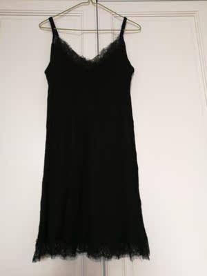 凉凉的，适合夏天的时候穿。长度刚好。