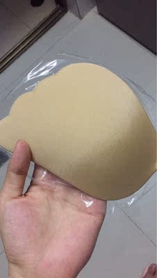 试第一次的时候贴两次就会自动掉，感觉不是很好用，不知道后画再用会怎么样。然后这个价格也有点贵，就是好处在于这个款式是海绵不是全乳胶所以透气性好一些