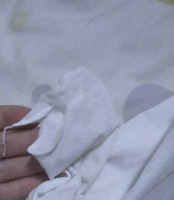 有点难过，买来刚刚试穿就破了