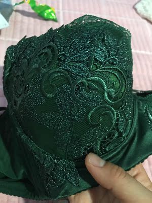 价格便宜，和在专柜买的一样，做活动买的合适。