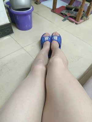 没试穿以为短了，没想到丝袜超弹，175也轻松穿。弹力超棒！