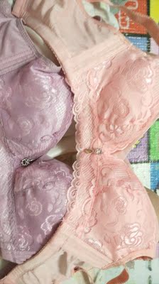 太完美了，终于找着让我满意的内衣了，薄薄的，不图点，没钢圈，还聚拢，不能更完美，颜色很好看，我觉得比卖家的图片上颜色好看😊，推荐推荐推荐，而且没有返现，这是真实的评价