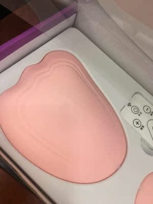 第一次买这个，尝试了一下，感觉挺好用的，没什么噪音，也比较舒服，款式包装也挺好的，五星好评