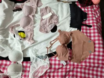 一下子买了这么多 喜欢网上买 主要好看 适合胸小的妹子 男朋友说很好看 白色特别适合我 薄款的