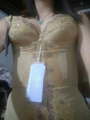 我是1米63,体重125斤,一开始买的尺码小了,后来客服帮忙调换了一下尺码,非常合适,衣服也验证了是正品,非常满意,先穿一段时间在买一套黑色的 我是1米63,体重125斤,一开始买的尺码小了,后来客服帮忙调换了一下尺码,非常合适,衣服也验证了是正品,非常满意,先穿一段时间在买一套黑色的