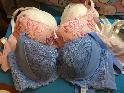 內衣物料超級舒服！包裝很好，顏色也很正！洗了不掉色～～已經回購其他款式了！看其他評語這個款式有點偏大，我就大概預算買小碼一點，恰好～不錯！