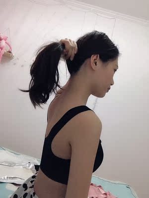 宝贝质量好，内衣摸起来滑滑凉凉的 穿上去凉凉的&nbsp; 穿起来超级舒服不勒且超级凉快&nbsp; 超级无感无感无感最舒服，面料非常透气，而且也非常有弹性！聚拢效果好，也没有空杯现象，主要还没有勒的感觉，这款内衣真正做到了0束缚，卖家服务态度很好。发货速度和物流速度也是非常。质量值得信赖。满意呢。准备再回购其他款式呢。